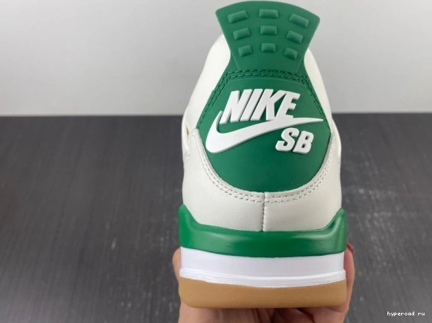 DR5415-103 Pine Green Air SB Jordan x 4 Nike 0826
